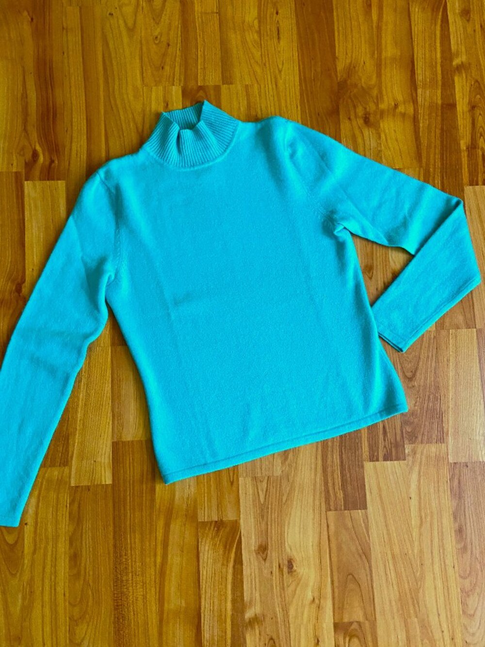 100% Cashmere mockneck sweater in pale aqua